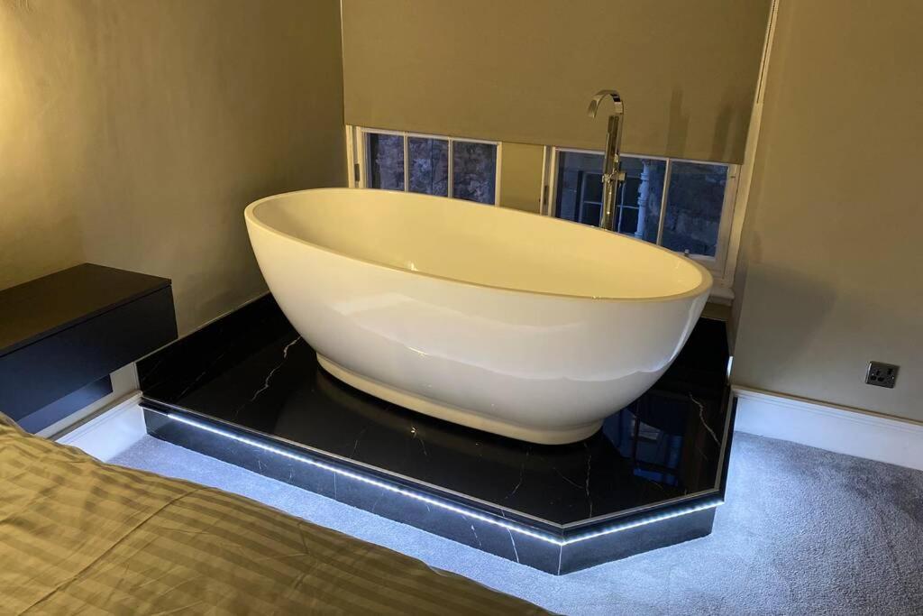 Luxury Royal Mile Boutique 2Bedroom Apartment Edinburgh Luaran gambar